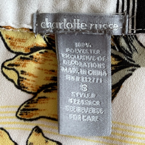 Charlotte Russe Size Small Flower print Blouse - Picture 12 of 12